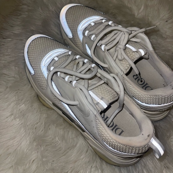 WORN TRYNA GET THEM OFF WILLINGLY TO NEGOTIATE - Picture 2 of 5